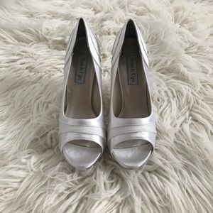 🆕 White satin dyeable high heels 🆕
